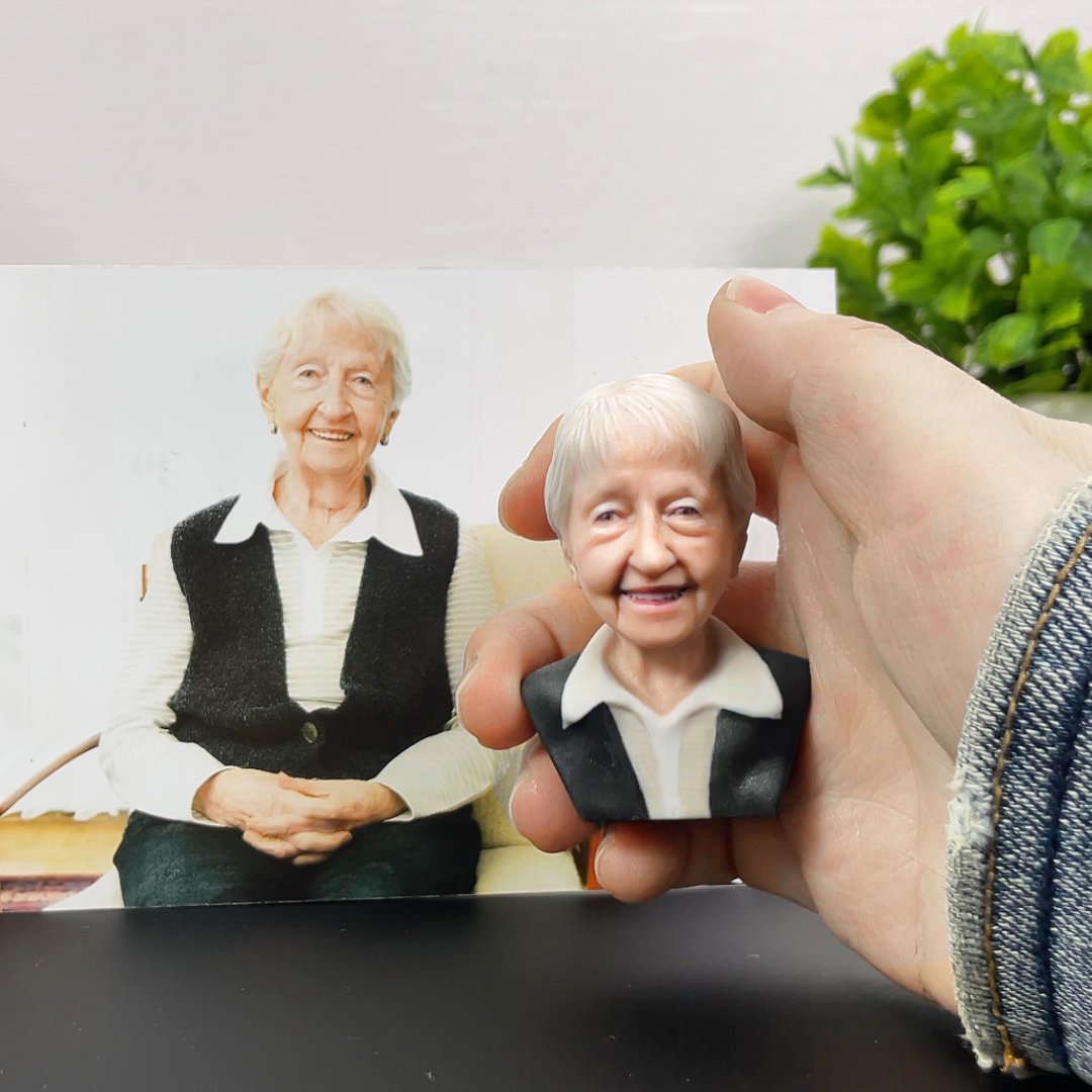 MemoPortrait Personalized Desktop Photo Frame and Note Holder